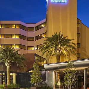 the-lakes-resort-hotel.adelaidehotels-au.com/